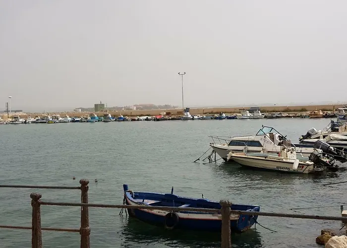 فندق مبيت وإفطار Isole Egadi 2*