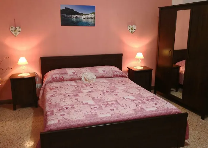 فندق مبيت وإفطار Isole Egadi 2*